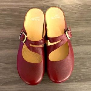 NWOT Dansko Clogs Sz 41